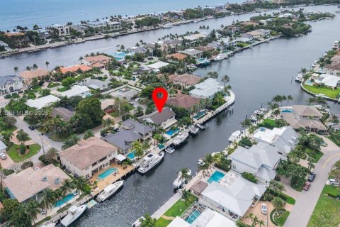 Villa ou maison à vendre à Lighthouse Point, Floride: 5 chambres, 383.41 m2 № 2064811 - photo 2