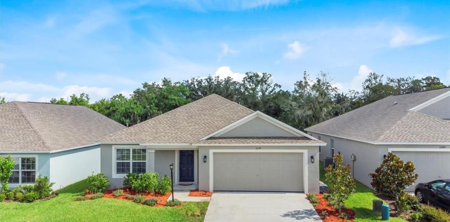 House in Lakeland, Florida 4 bedrooms, 180.23 sq.m. № 1800450