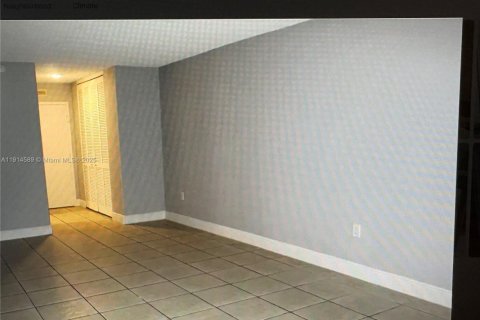 Кондоминиум с 1 спальней в Норт-Майами, Флорида № 1970042