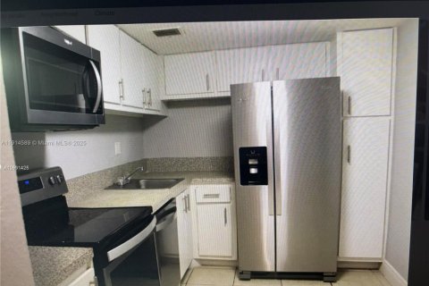 Купить кондоминиум в Норт-Майами, Флорида 1 спальня, 66.33м2, № 1970042 - фото 2