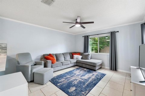 House in Sunrise, Florida 3 bedrooms, 168.62 sq.m. № 2087008 - photo 17