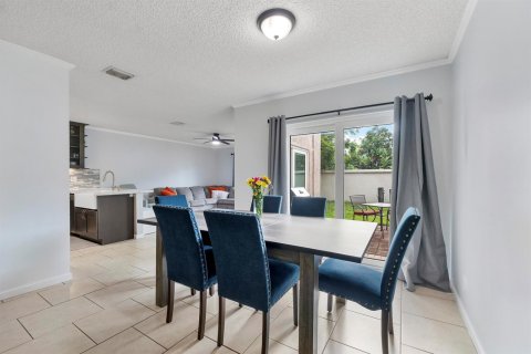 House in Sunrise, Florida 3 bedrooms, 168.62 sq.m. № 2087008 - photo 12