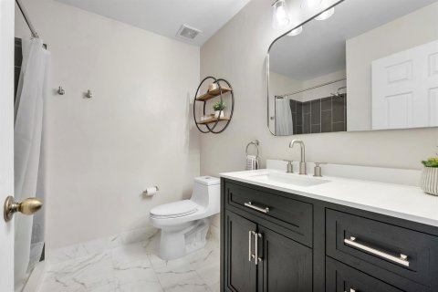 House in Sunrise, Florida 3 bedrooms, 168.62 sq.m. № 2087008 - photo 29