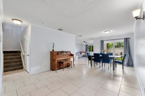 House in Sunrise, Florida 3 bedrooms, 168.62 sq.m. № 2087008 - photo 8
