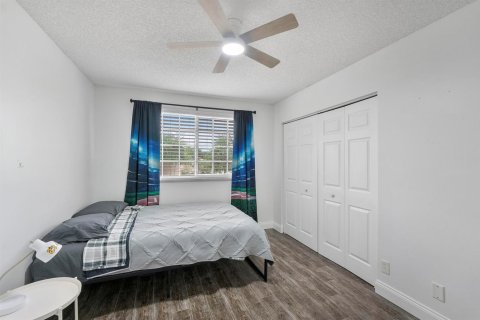House in Sunrise, Florida 3 bedrooms, 168.62 sq.m. № 2087008 - photo 24