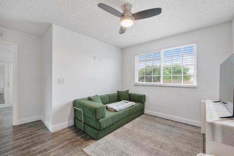 House in Sunrise, Florida 3 bedrooms, 168.62 sq.m. № 2087008 - photo 22
