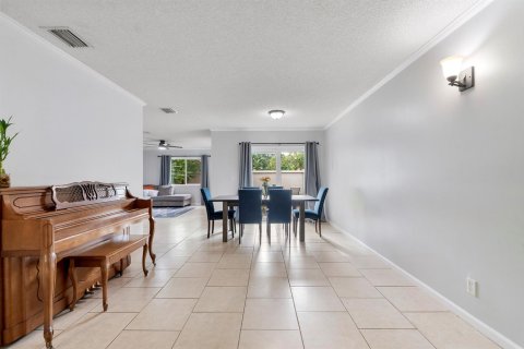 House in Sunrise, Florida 3 bedrooms, 168.62 sq.m. № 2087008 - photo 9