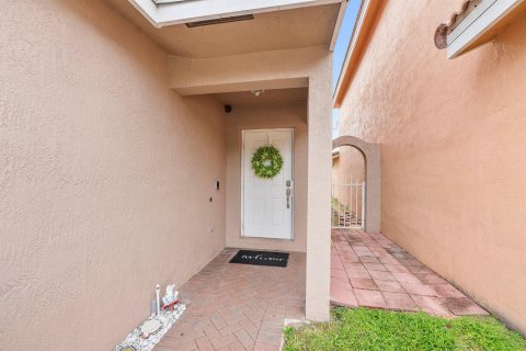 House in Sunrise, Florida 3 bedrooms, 168.62 sq.m. № 2087008 - photo 7