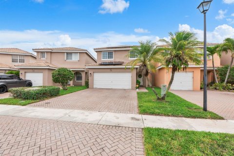 House in Sunrise, Florida 3 bedrooms, 168.62 sq.m. № 2087008 - photo 3