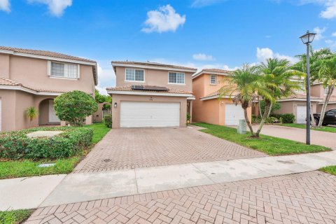 House in Sunrise, Florida 3 bedrooms, 168.62 sq.m. № 2087008 - photo 5