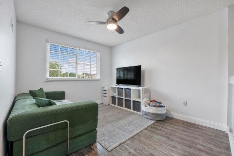 House in Sunrise, Florida 3 bedrooms, 168.62 sq.m. № 2087008 - photo 21
