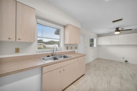 Villa ou maison à vendre à Lehigh Acres, Floride: 3 chambres, 105.35 m2 № 2277192 - photo 8
