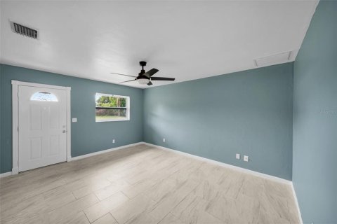 Villa ou maison à vendre à Lehigh Acres, Floride: 3 chambres, 105.35 m2 № 2277192 - photo 7