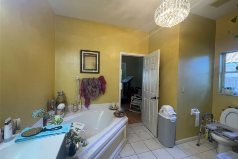Villa ou maison à vendre à Sarasota, Floride: 3 chambres, 181.62 m2 № 2167403 - photo 8