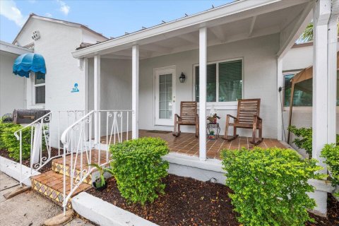 Casa en alquiler en Fort Lauderdale, Florida, 2 dormitorios, 147.81 m2 № 2187559 - foto 3