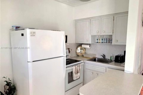 Condominio en venta en Deerfield Beach, Florida, 1 dormitorio, 39.95 m2 № 2011327 - foto 5