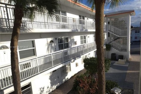 Condominio en venta en Deerfield Beach, Florida, 1 dormitorio, 39.95 m2 № 2011327 - foto 4