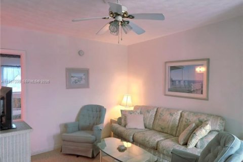 Condominio en venta en Deerfield Beach, Florida, 1 dormitorio, 39.95 m2 № 2011327 - foto 8