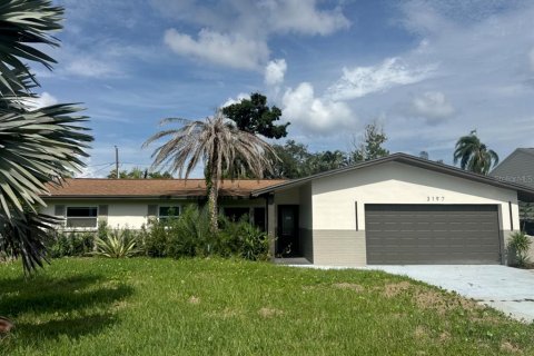 House in Saint Petersburg, Florida 3 bedrooms, 168.62 sq.m. № 2280393