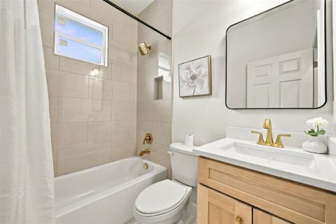 House in Tampa, Florida 4 bedrooms, 137.31 sq.m. № 2308054 - photo 23