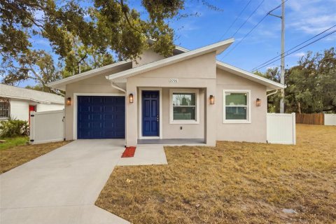 House in Tampa, Florida 4 bedrooms, 137.31 sq.m. № 2308054
