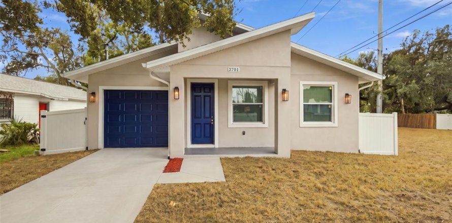 House in Tampa, Florida 4 bedrooms, 137.31 sq.m. № 2308054