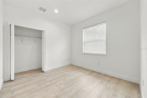 House in Tampa, Florida 4 bedrooms, 137.31 sq.m. № 2308054 - photo 21