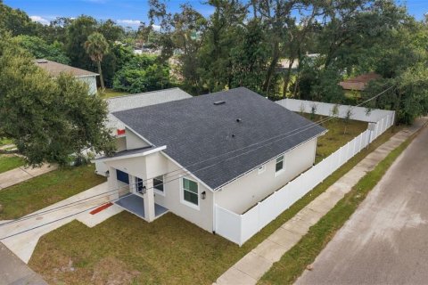 House in Tampa, Florida 4 bedrooms, 137.31 sq.m. № 2308054 - photo 4