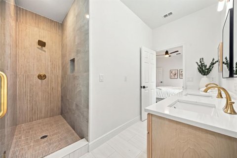 House in Tampa, Florida 4 bedrooms, 137.31 sq.m. № 2308054 - photo 17