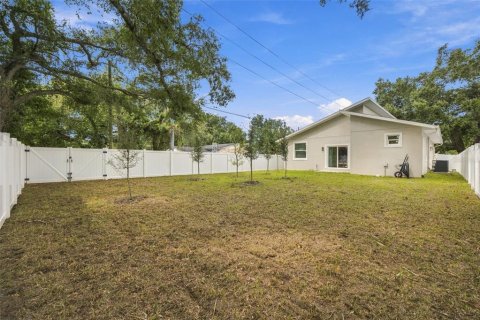 House in Tampa, Florida 4 bedrooms, 137.31 sq.m. № 2308054 - photo 5