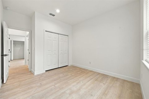 House in Tampa, Florida 4 bedrooms, 137.31 sq.m. № 2308054 - photo 19