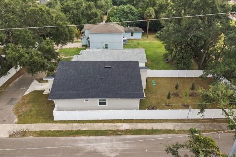 House in Tampa, Florida 4 bedrooms, 137.31 sq.m. № 2308054 - photo 3