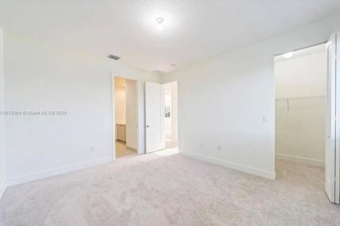 House in Ave Maria, Florida 5 bedrooms, 327.2 sq.m. № 2054354 - photo 13