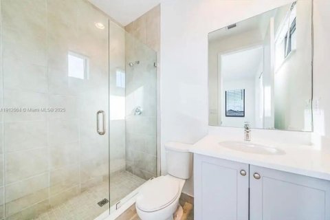 House in Ave Maria, Florida 5 bedrooms, 327.2 sq.m. № 2054354 - photo 12