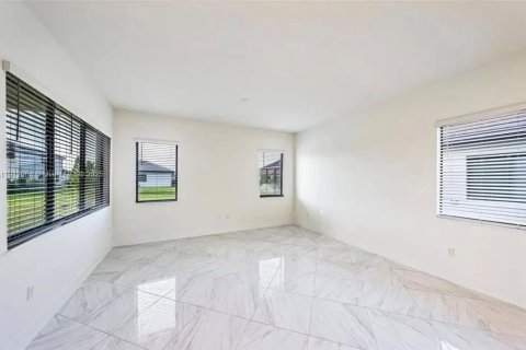 House in Ave Maria, Florida 5 bedrooms, 327.2 sq.m. № 2054354 - photo 8