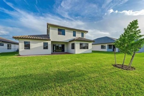 House in Ave Maria, Florida 5 bedrooms, 327.2 sq.m. № 2054354 - photo 22