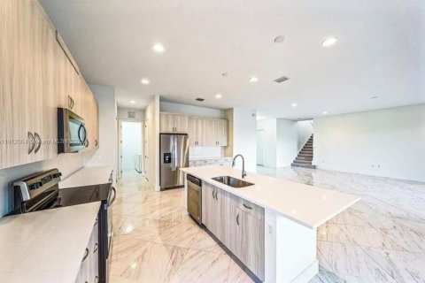 House in Ave Maria, Florida 5 bedrooms, 327.2 sq.m. № 2054354 - photo 4