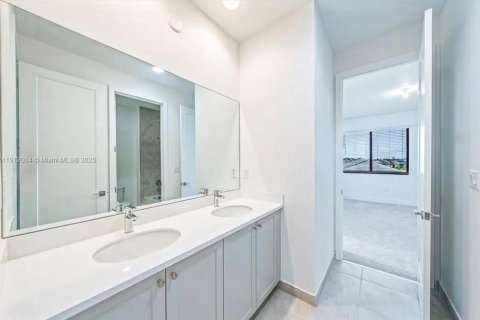 House in Ave Maria, Florida 5 bedrooms, 327.2 sq.m. № 2054354 - photo 15