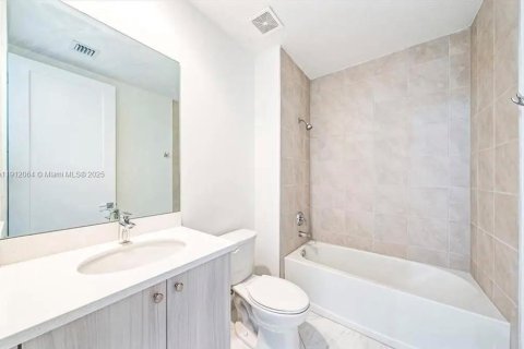 House in Ave Maria, Florida 5 bedrooms, 327.2 sq.m. № 2054354 - photo 18