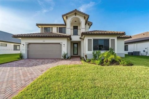 House in Ave Maria, Florida 5 bedrooms, 327.2 sq.m. № 2054354