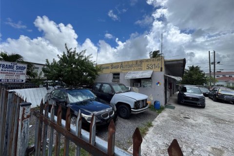 Commercial property in West Park, Florida № 1932242 - photo 15