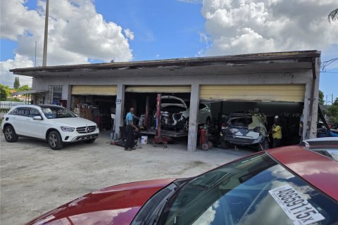 Commercial property in West Park, Florida № 1932242 - photo 5