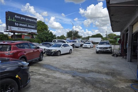 Commercial property in West Park, Florida № 1932242 - photo 6