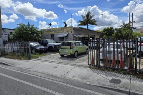 Commercial property in West Park, Florida № 1932242 - photo 7