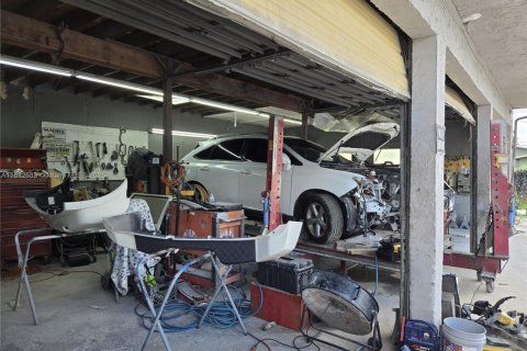 Commercial property in West Park, Florida № 1932242 - photo 4