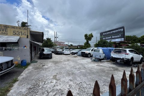 Commercial property in West Park, Florida № 1932242 - photo 16