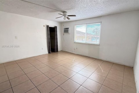 Appartement à louer à Hialeah, Floride: 1 chambre, 35.49 m2 № 2029909 - photo 2