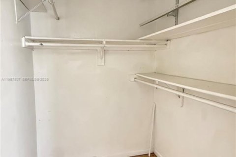 Appartement à louer à Hialeah, Floride: 1 chambre, 35.49 m2 № 2029909 - photo 4