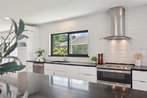 House in Palm Bay, Florida 3 bedrooms, 179.3 sq.m. № 1902050 - photo 24