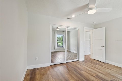 House in Palm Bay, Florida 3 bedrooms, 179.3 sq.m. № 1902050 - photo 28
